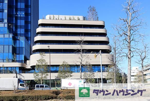 ショッピングセンター　コモレモール（ショッピングセンター）まで810m