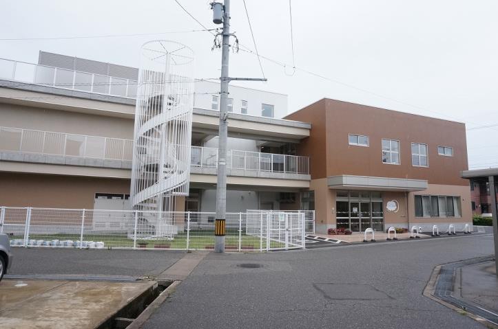 幼稚園・保育園　すずらん保育園（幼稚園・保育園）まで422m