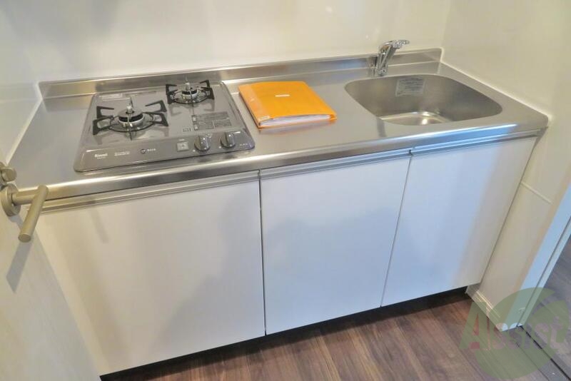 キッチン　キッチンは調理スペースもあり、ビルトインのコンロもあります