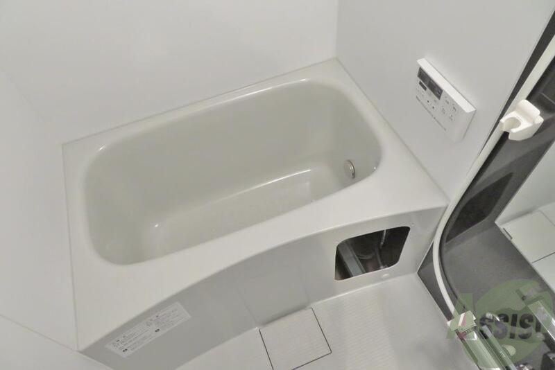 バス・シャワールーム　追い炊きも付いており、ゆったりお風呂に入れそうですね。