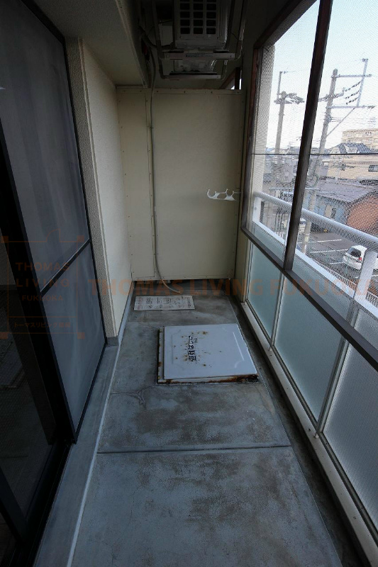 バルコニー　バルコニーの奥行き広々。（写真は別タイプです）