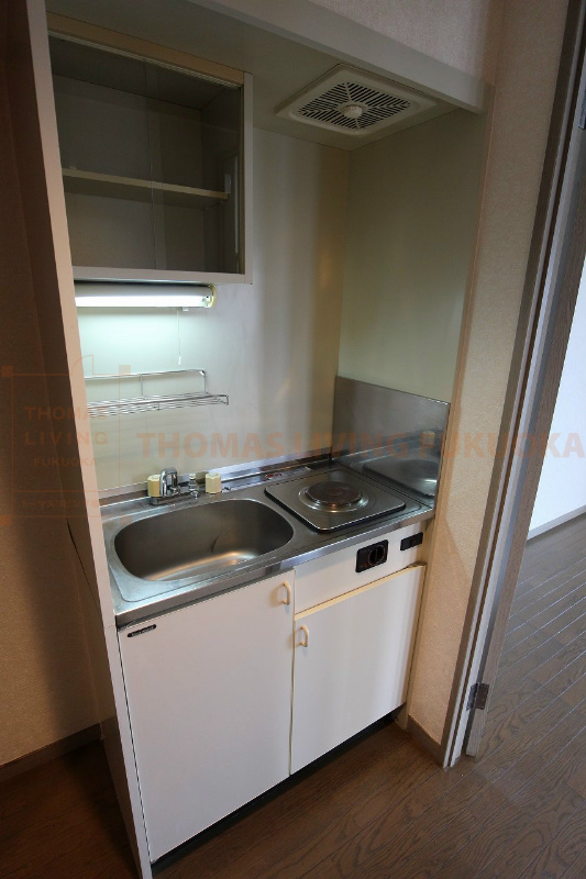 キッチン　収納スペースしっかり確保しております。（写真は別タイプです）