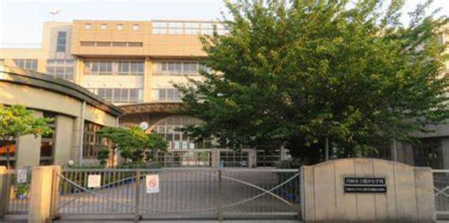 小学校　川崎市立稲田小学校（小学校）まで371m