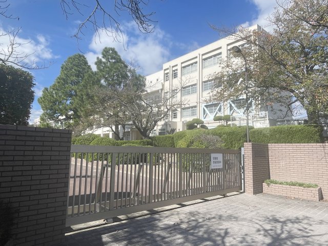 中学校　高槻市立第二中学校（中学校）まで1955m