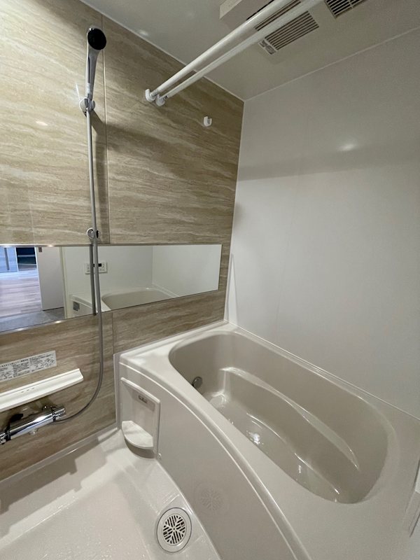 バス・シャワールーム　追い焚き＆浴室乾燥機付！