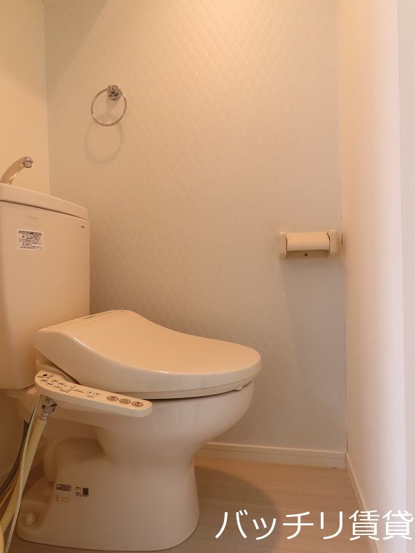 トイレ　画像は同型タイプの為現状を優先致します。