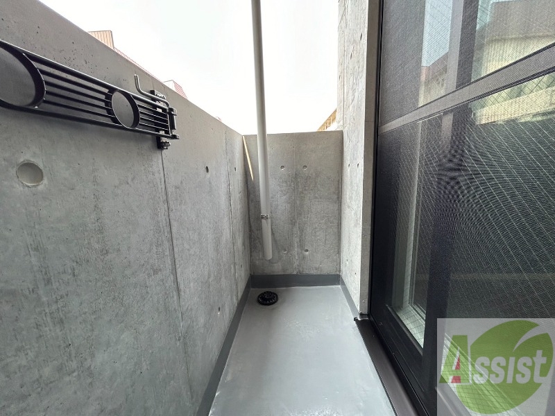 バルコニー　バルコニーは幅があり、広い印象を受けました。