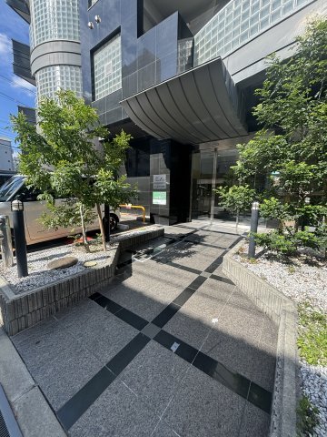 エントランス　落ち着いたエントランスです