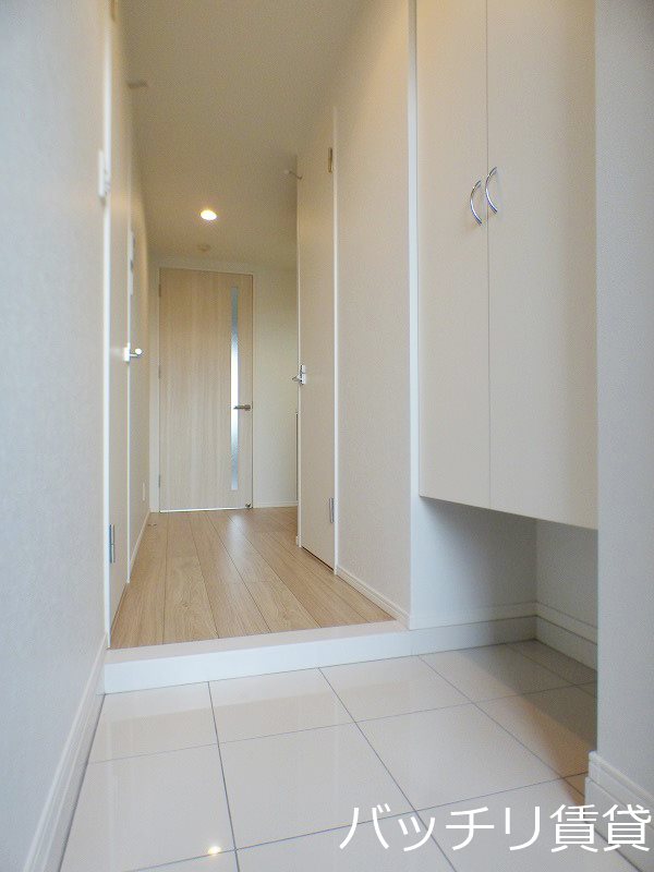 玄関　※同型写真の為、現状優先。