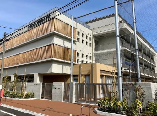 小学校　大田区立大森第四小学校（小学校）まで241m