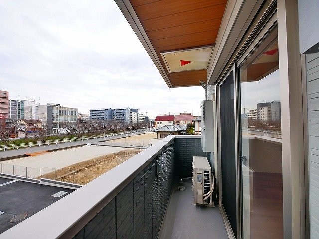 バルコニー　広々としたバルコニーです