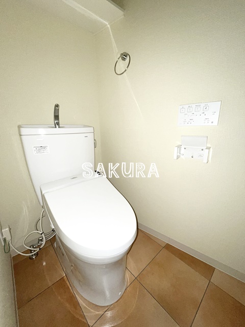 トイレ　嬉しい温水洗浄便座♪