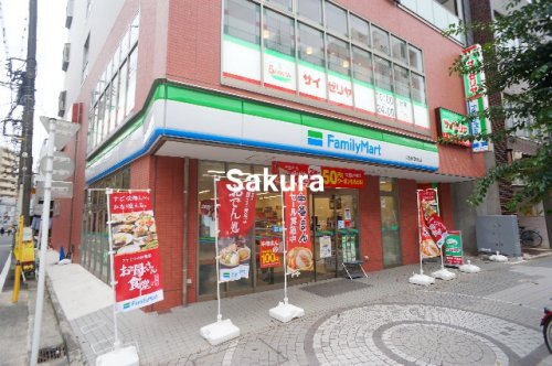 コンビニ　ファミリーマート（コンビニ）まで2m