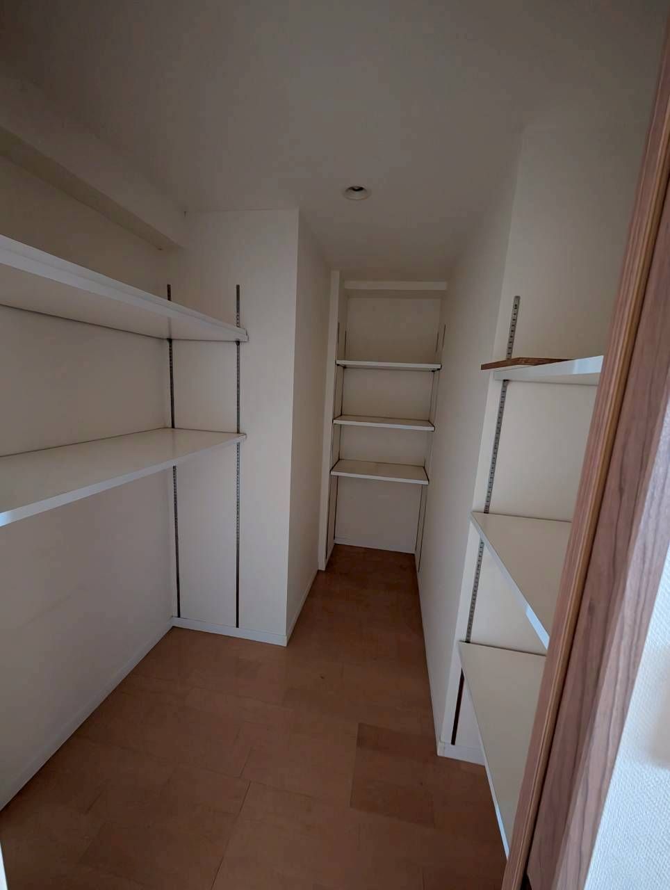 収納　ウォークインクローゼットなので収納豊富です☆