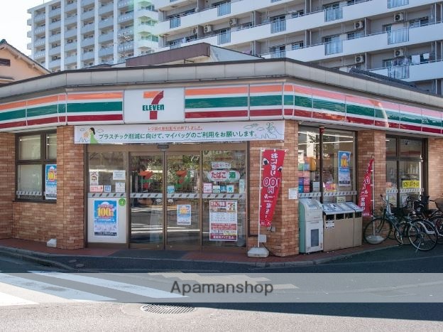 コンビニ　セブンイレブン（コンビニ）まで739m