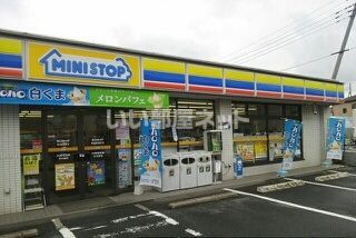 コンビニ　ミニストップ 草加新里町店（コンビニ）まで655m