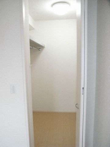 収納　たっぷりウォークインクローゼット（反転）