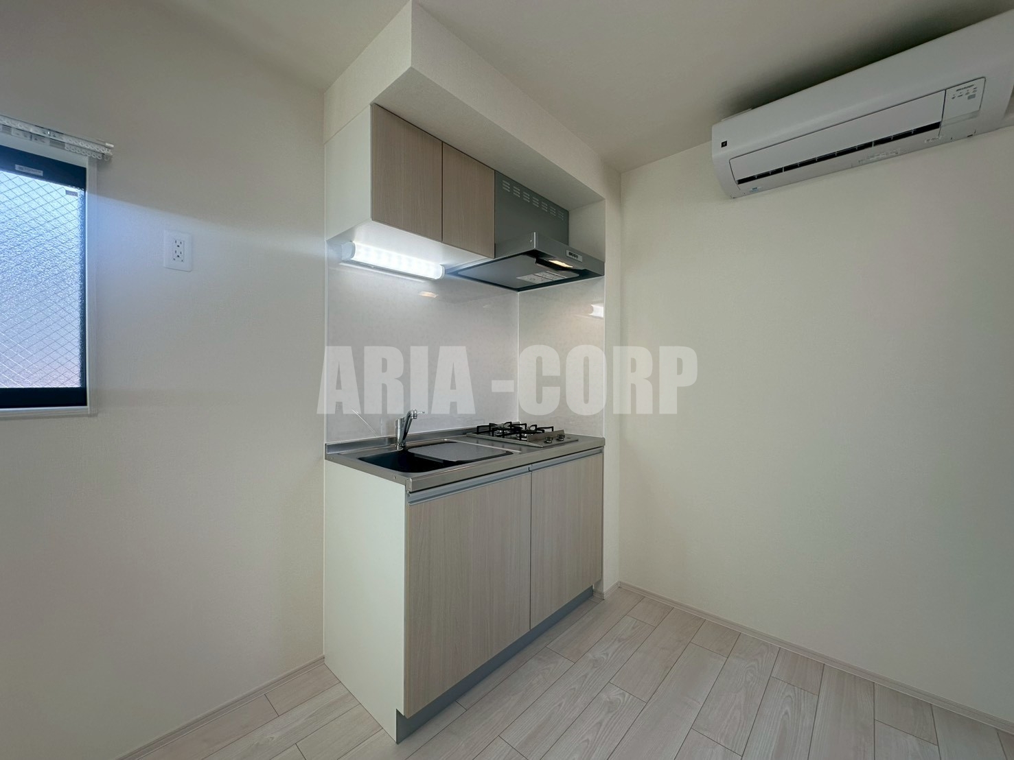 キッチン　システムキッチン・冷蔵庫スペースもしっかりございます！