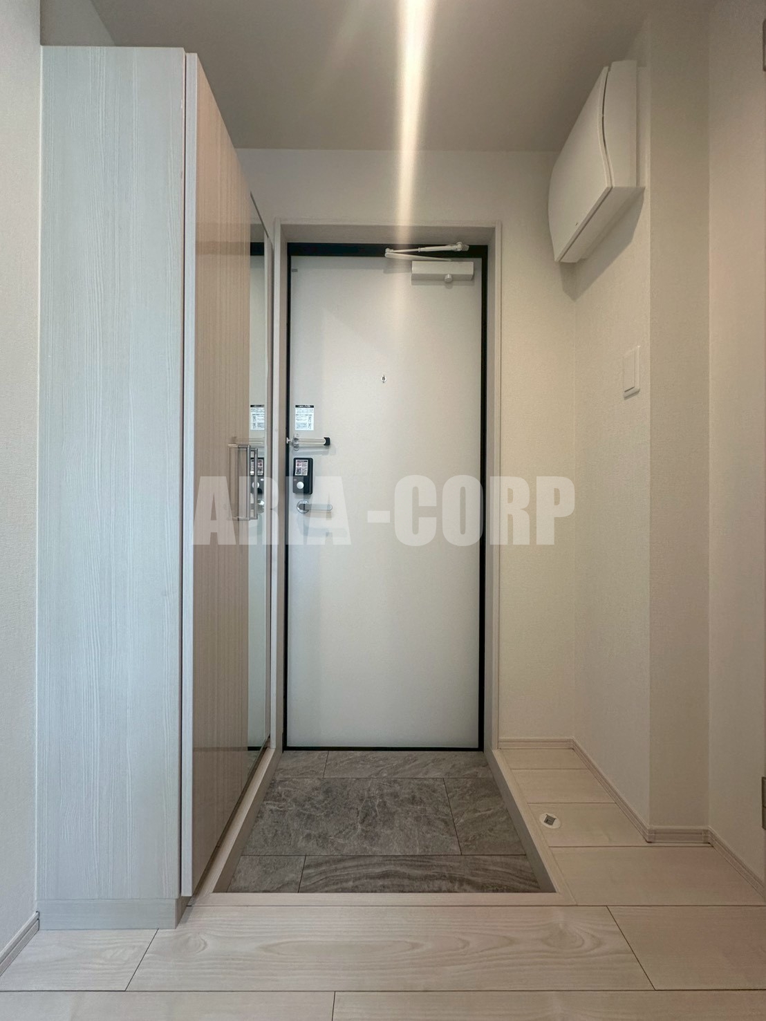 玄関　たくさん入る大型シューズBOXです♪