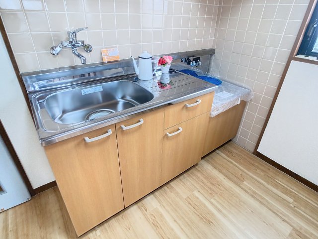 キッチン　※写真は空室の一室のものを使用しております※　あくまで現況優