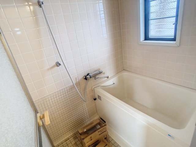 バス・シャワールーム　※写真は空室の一室のものを使用しております※　あくまで現況優