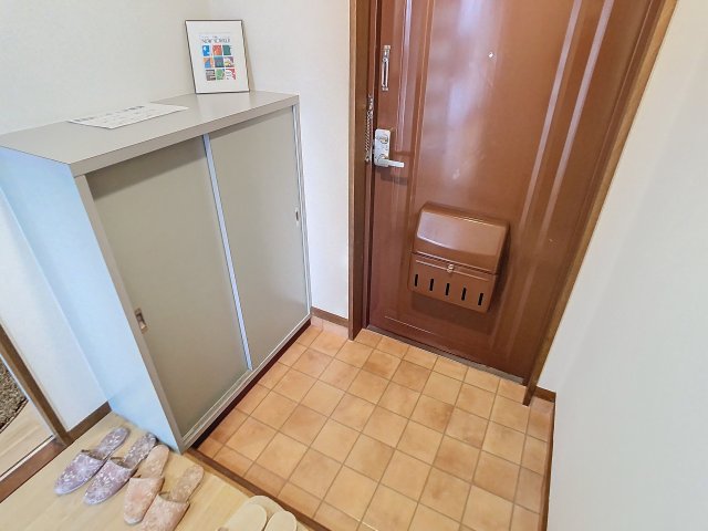 玄関　※写真は空室の一室のものを使用しております※　あくまで現況優