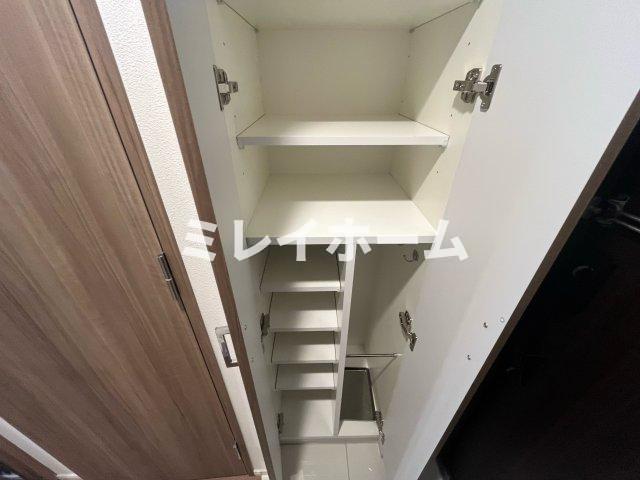 玄関　同建物内、別のお部屋の参考写真になります。