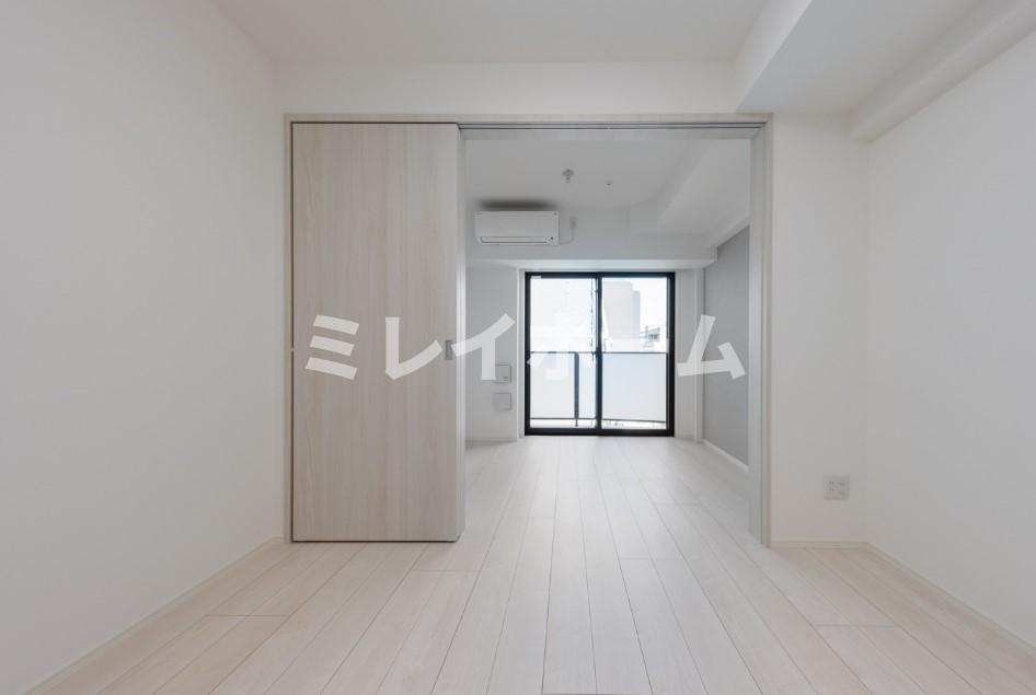 居室・リビング　同建物内、別のお部屋の参考写真になります。