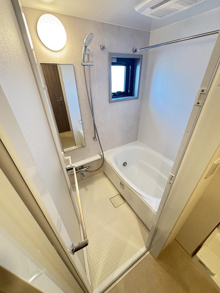 バス・シャワールーム　同間取り別部屋の写真です