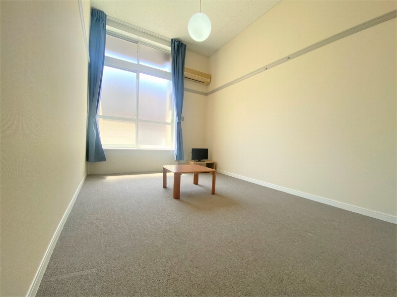 居室・リビング　家電・家具付きのお部屋です。