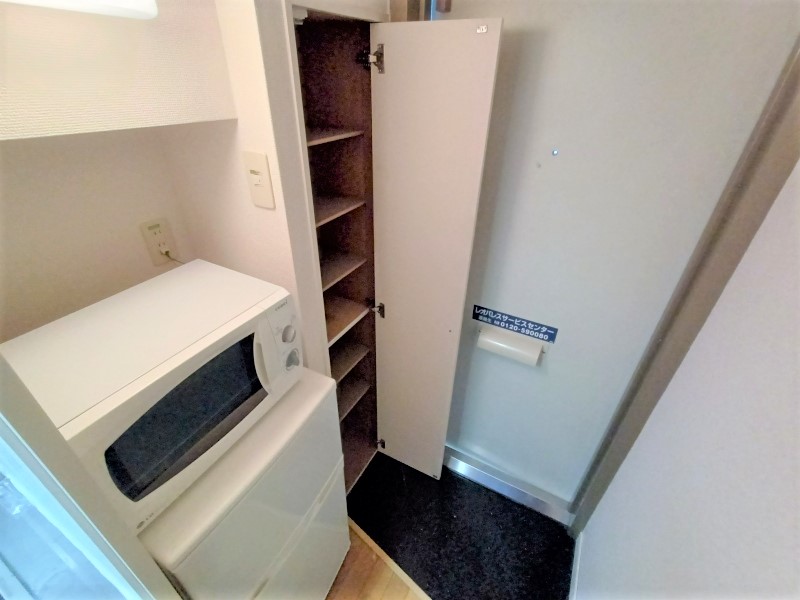 玄関　玄関には下駄箱スペースがあります。