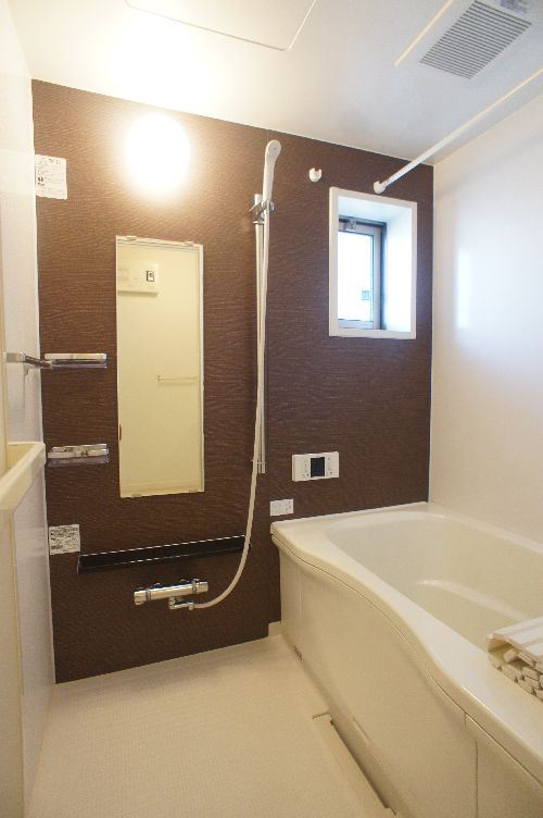 バス・シャワールーム　コンパクトで使いやすいお風呂です