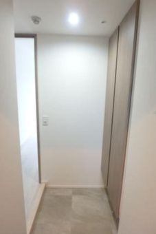 玄関　写真は同タイプ住居です。