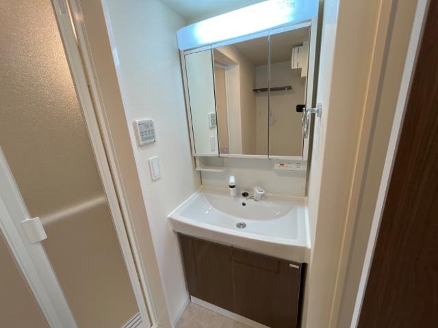 洗面設備　洗髪洗面化粧台