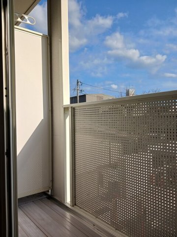バルコニー　開放的で明るい空間を演出してくれるバルコニーです