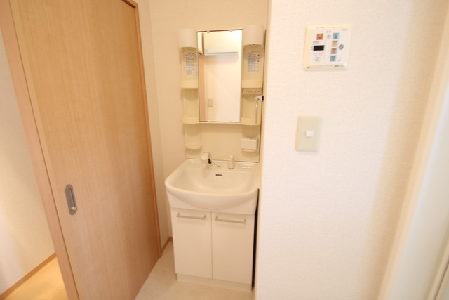 洗面設備　別部屋参考写真です