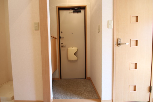 玄関　別部屋参考写真です