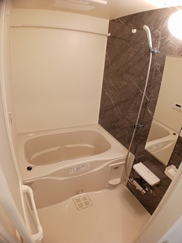 バス・シャワールーム　コンパクトで使いやすいお風呂です