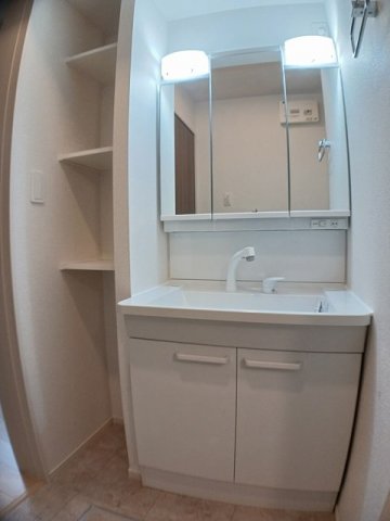 洗面設備　使いやすい洗面所です