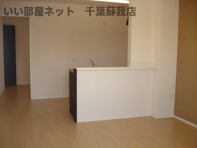 居室・リビング　こちらのリビングで趣味の時間をお楽しみください