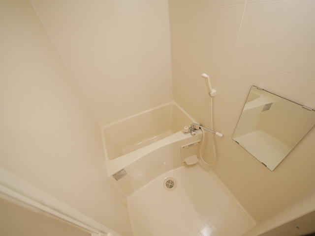 バス・シャワールーム　★鏡のあるきれいなバスルームです★