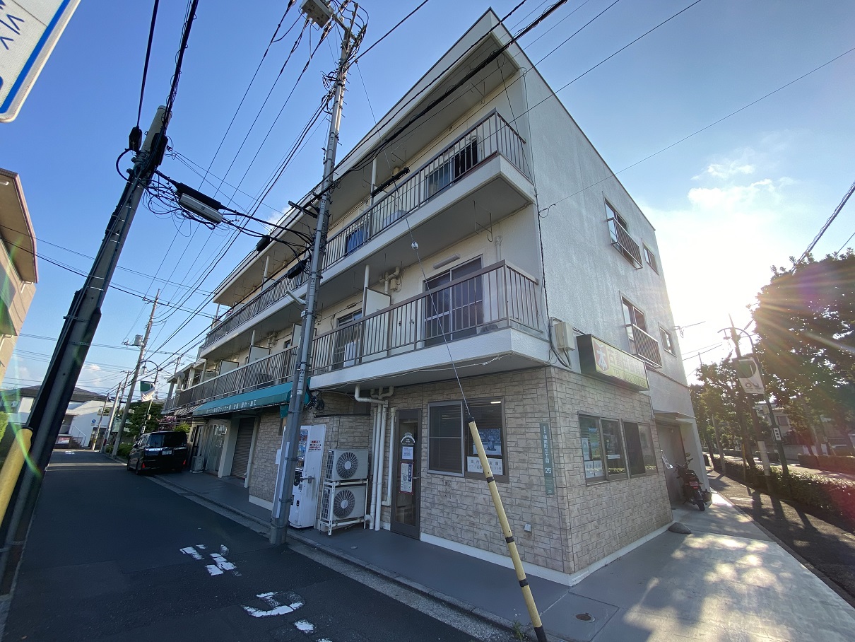 建物外観　近隣にスーパーあり！駅近で通勤通学に便利！