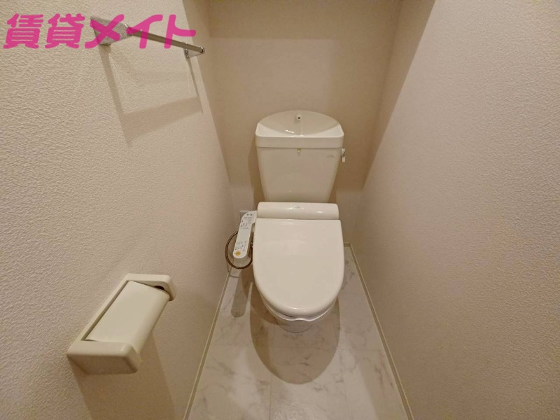 トイレ　同型参考写真