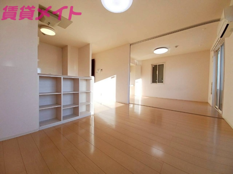 居室・リビング　同型参考写真