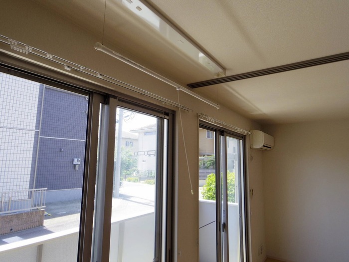 その他設備　室内物干し（雨の日などに重宝します）・エアコン