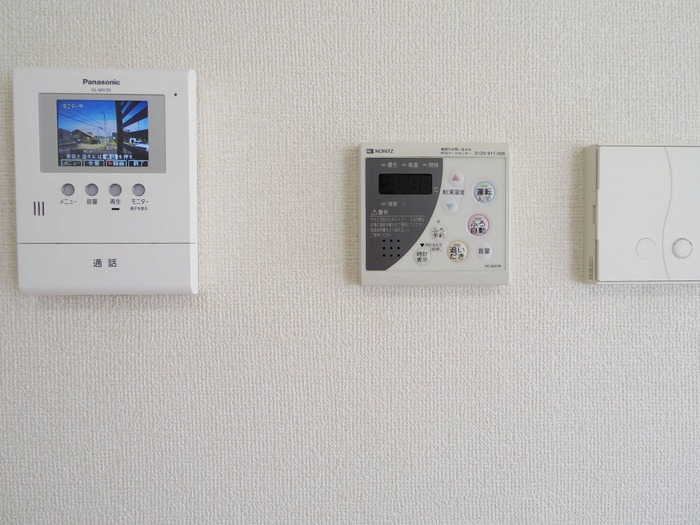 セキュリティ　カラーモニター付インターホン（録画機能付）・追炊き給湯器・床