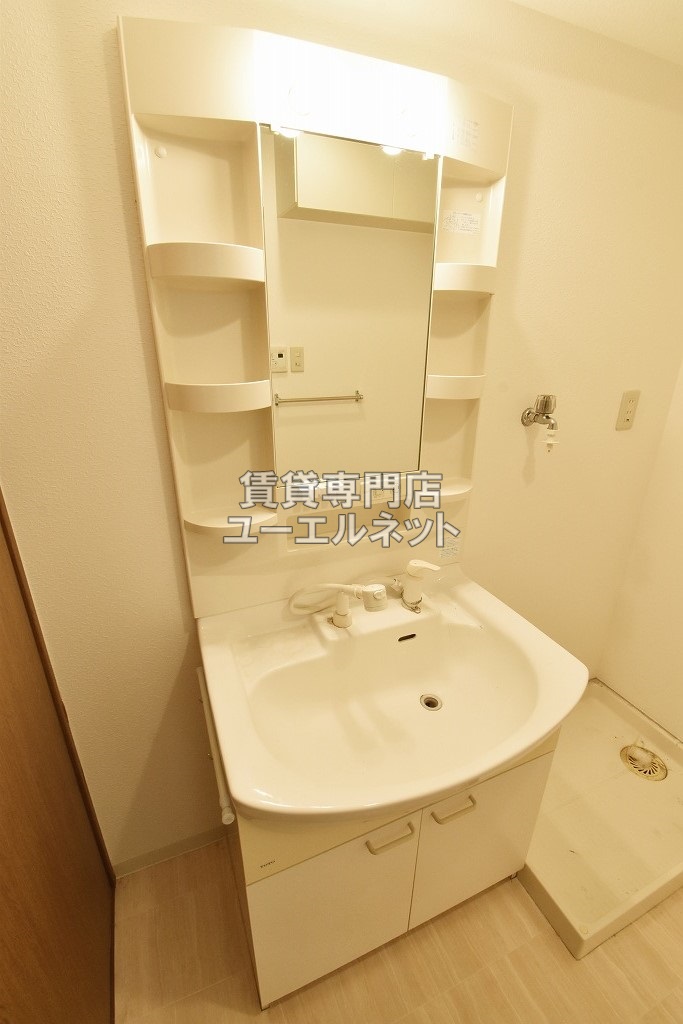 洗面設備　シャワー付洗面台