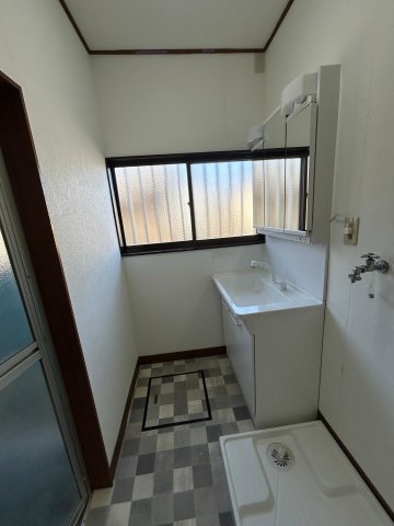 洗面設備　洗面新品交換済み