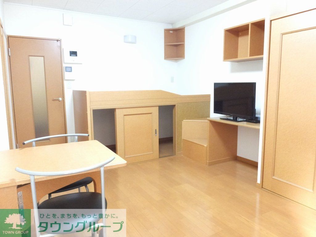 居室・リビング　１階床はフローリング仕様です。