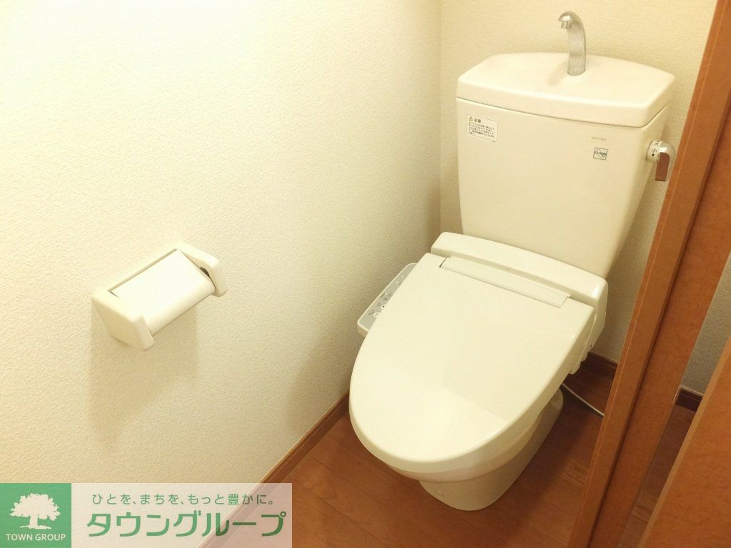 トイレ　温水洗浄便座なので１年中快適です。